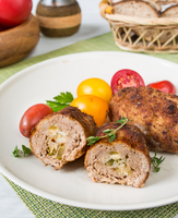 Зразы из Свининки с маринованными огурцами и яйцом